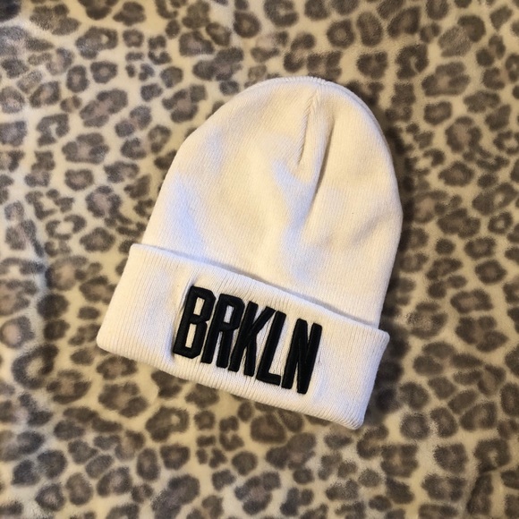 LIKE NEW Brkln La Notte Beanie White - Picture 1 of 6